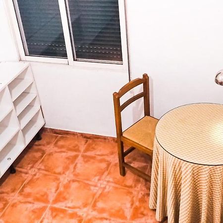 Room In Malaga Center, Homestay "Window To Road" - Habitacion En Apartamento, Ventana A La Careterra! Екстериор снимка