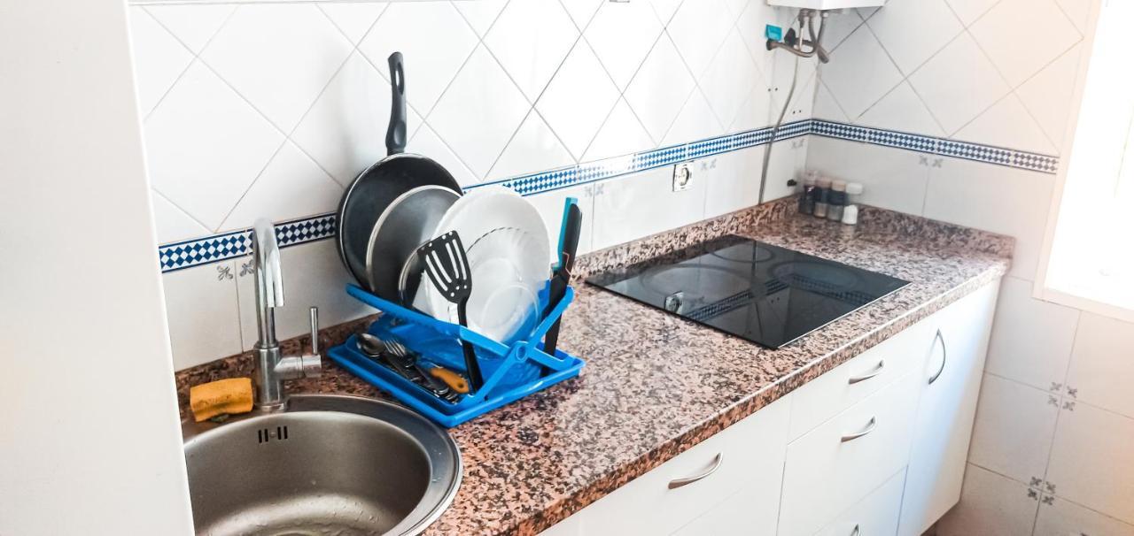 Room In Malaga Center, Homestay "Window To Road" - Habitacion En Apartamento, Ventana A La Careterra! Екстериор снимка